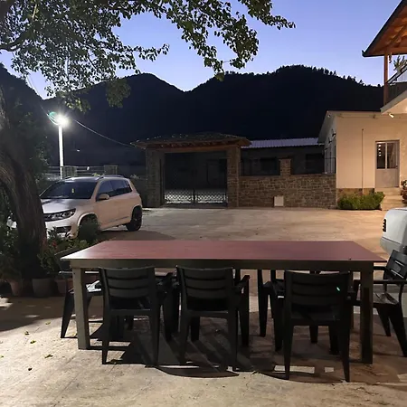 Mali בית הארחה